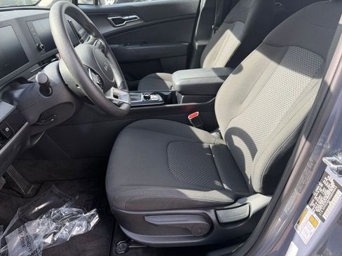 Used 2025 Kia Sportage LX FWD image 25