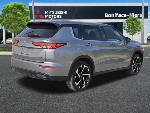 Used 2024 Mitsubishi Outlander SE Black Edition FWD image 4