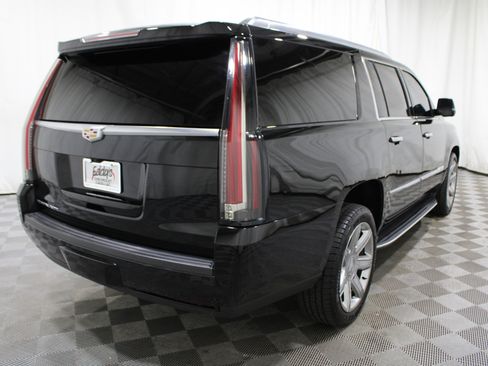 Used 2019 Cadillac Escalade ESV Luxury image 36