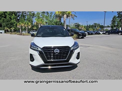 Used 2024 Nissan Kicks SR w/ SR Premium Package FWD image 32
