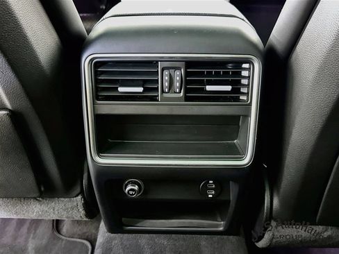 Used 2021 Porsche Cayenne AWD/4WD image 32