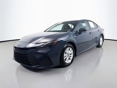 Used 2025 Toyota Camry LE image 3