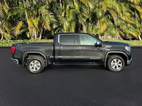 Used 2025 GMC Sierra 1500 SLT image 4