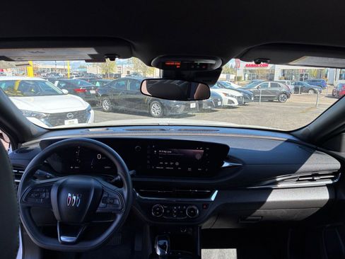 Used 2025 Buick Envista Preferred image 32