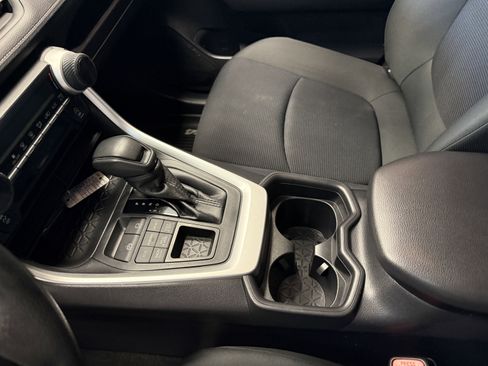 Used 2019 Toyota RAV4 LE image 10