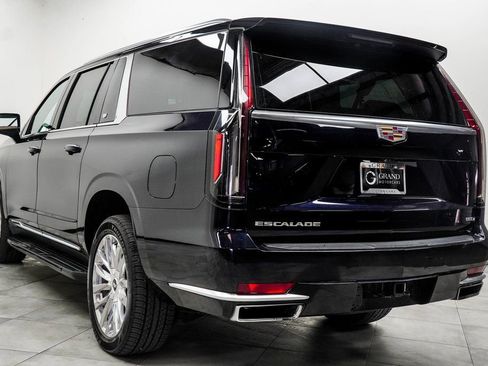 Used 2023 Cadillac Escalade ESV Premium Luxury image 11