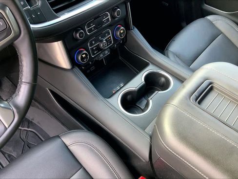 Used 2024 Chevrolet Suburban Z71 w/ Luxury Package image 17