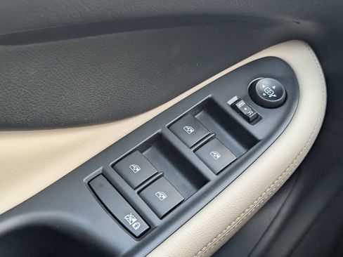 Used 2020 Buick Envision Essence w/ Experience Buick Package FWD image 16
