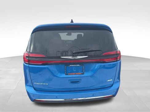 New 2026 Chrysler Pacifica Select image 4