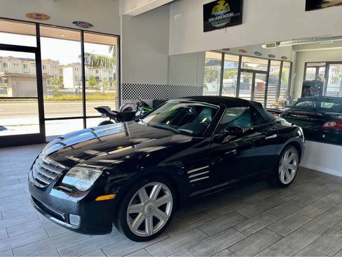 Used 2005 Chrysler Crossfire Limited RWD image 2