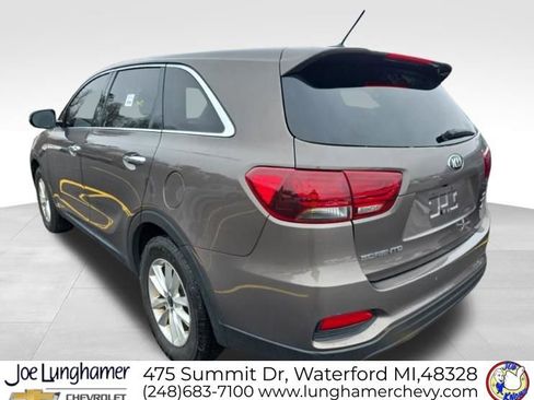 Used 2019 Kia Sorento LX image 3
