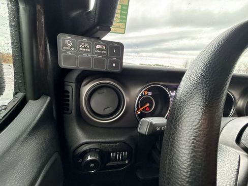 Used 2020 Jeep Wrangler Sport image 24