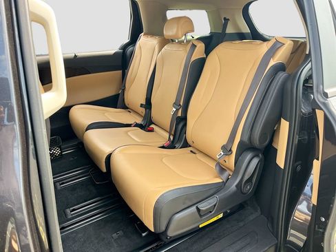 Used 2024 Kia Carnival EX FWD image 24