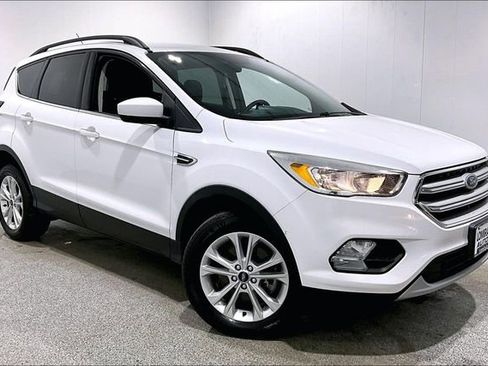 Used 2018 Ford Escape SE image 1