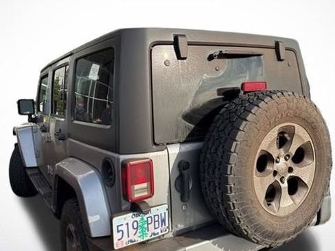 Used 2018 Jeep Wrangler Unlimited Sahara image 5