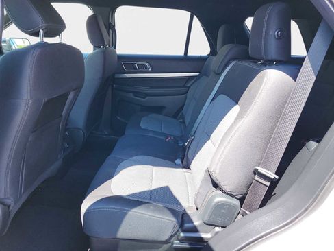Used 2018 Ford Explorer XLT w/ Equipment Group 201A AWD/4WD image 15