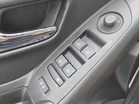 Certified 2022 Chevrolet Trax LT w/ LT Convenience Package image 7