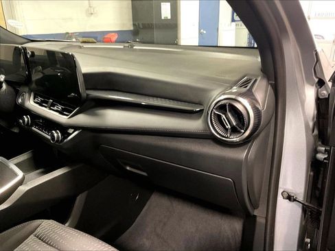Used 2025 Chevrolet Equinox LT AWD/4WD image 13