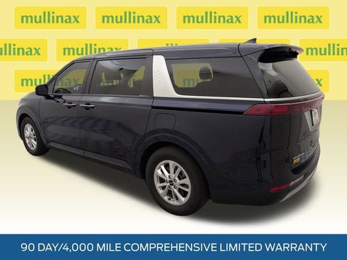 Used 2024 Kia Carnival LX image 9
