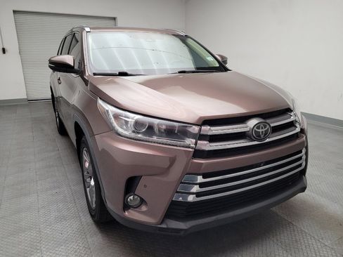 Used 2018 Toyota Highlander Limited Platinum FWD image 14