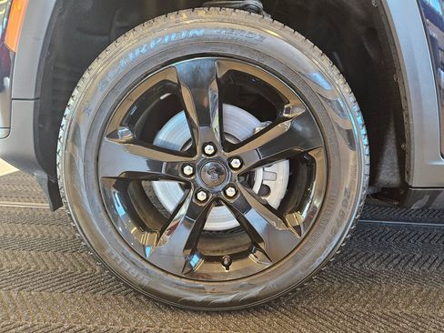 Used 2024 Jeep Grand Cherokee L Limited w/ Black Appearance Package image 12