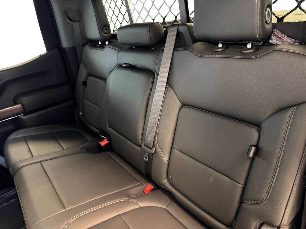 Used 2021 Chevrolet Silverado 1500 LT Trail Boss w/ Convenience Package II AWD/4WD image 16
