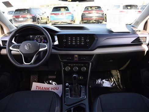 Certified 2023 Volkswagen Taos SE w/ Panoramic Sunroof Package image 7