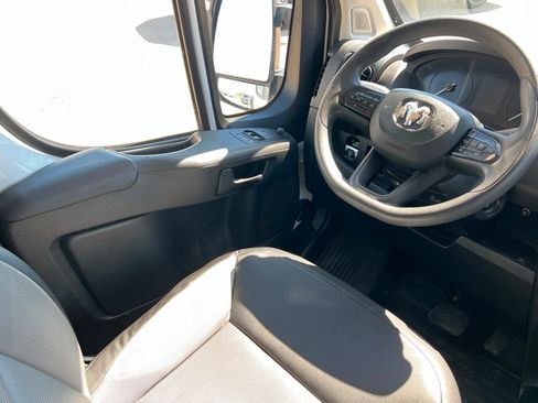 Used 2024 RAM ProMaster 2500 w/ Convenience Group FWD image 11