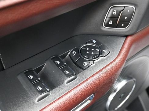 Used 2024 Ford Expedition Limited image 13