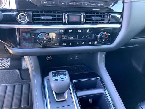 Used 2024 Nissan Pathfinder SL w/ SL Premium Package AWD/4WD image 30