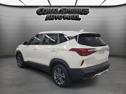 Used 2023 Kia Seltos LX AWD/4WD image 4