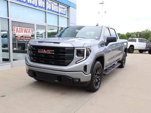 Certified 2025 GMC Sierra 1500 Elevation w/ Preferred Package AWD/4WD image 6