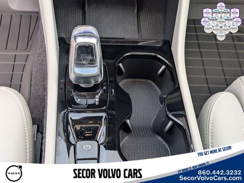 Certified 2026 Volvo XC40 B5 Plus AWD/4WD image 19