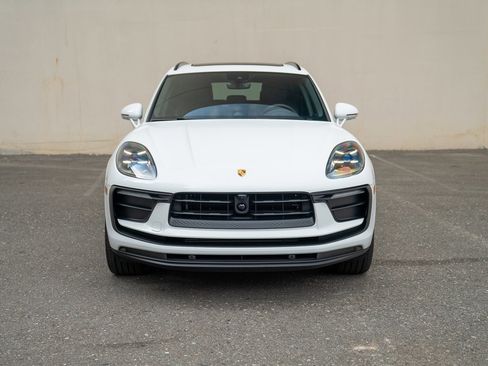 Certified 2025 Porsche Macan image 6