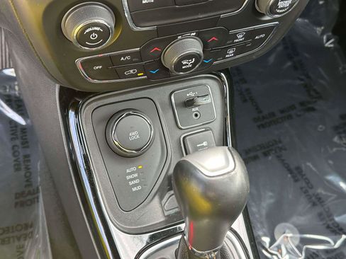 Used 2019 Jeep Compass Limited image 30