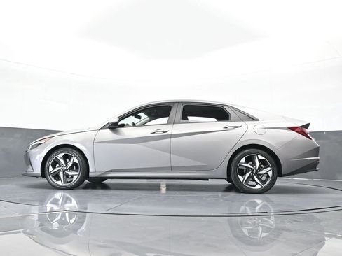 Used 2023 Hyundai Elantra SEL w/ Convenience Package image 54