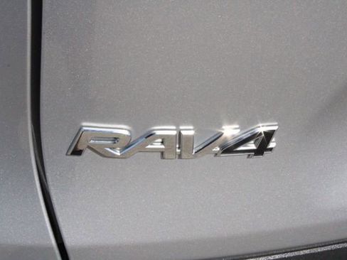 Used 2024 Toyota RAV4 XLE AWD/4WD image 9