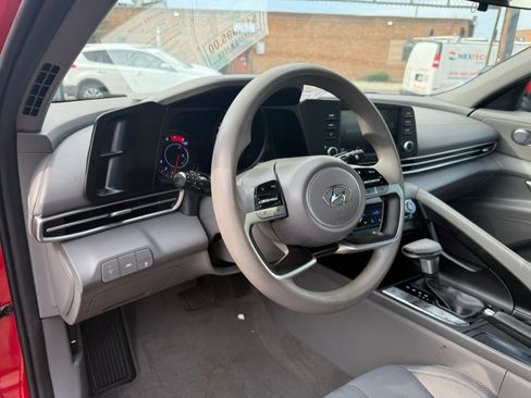 Used 2023 Hyundai Elantra SEL FWD image 12