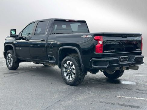 Used 2024 Chevrolet Silverado 2500 Custom w/ Custom Value Package image 5