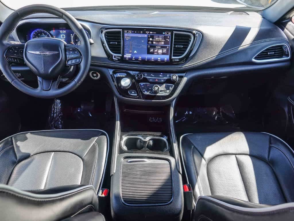 Used 2025 Chrysler Pacifica Limited FWD image 11