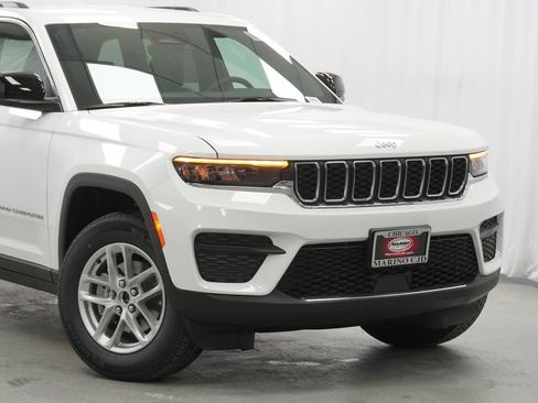 New 2026 Jeep Grand Cherokee Laredo image 3