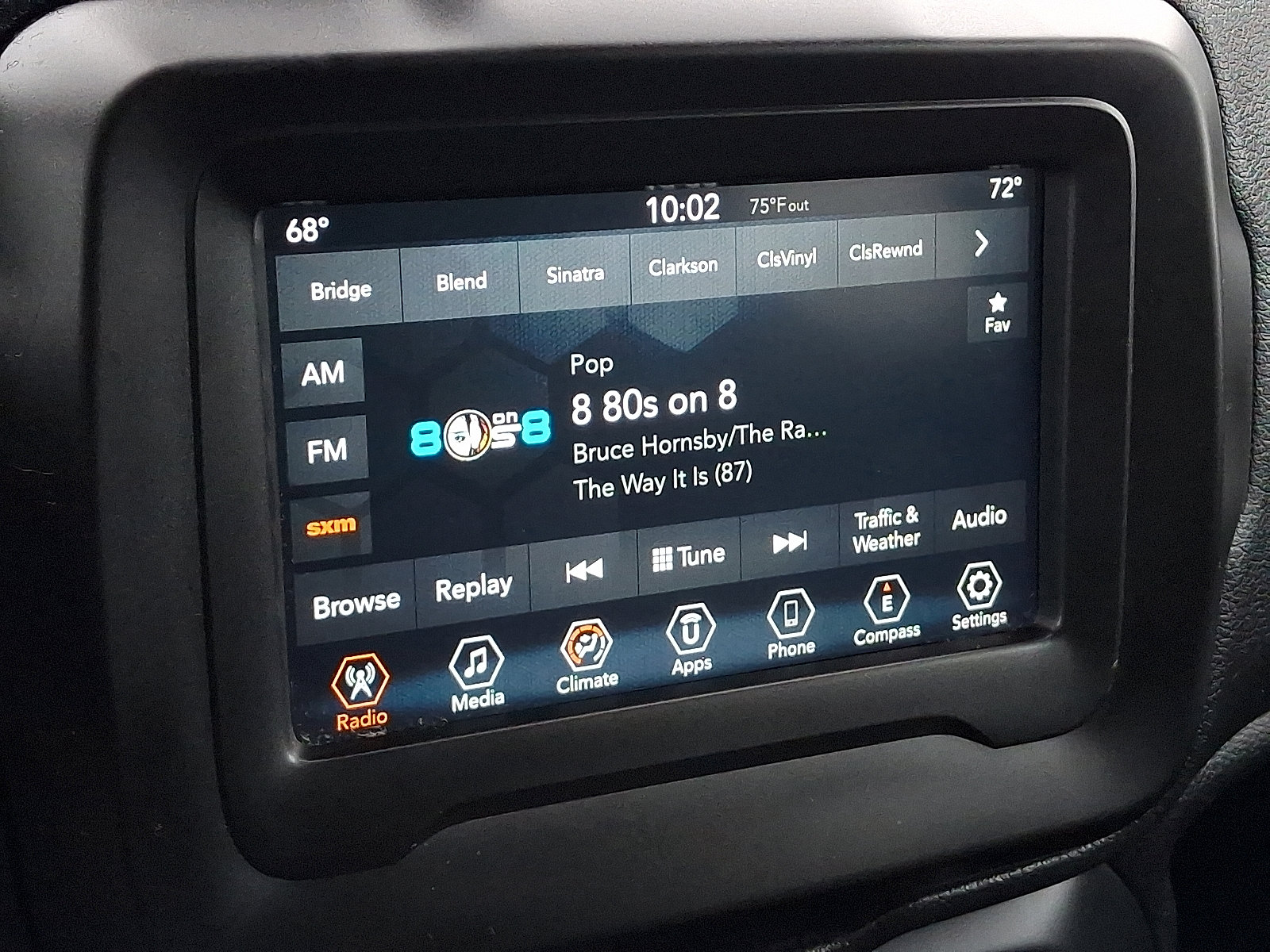Certified 2018 Jeep Renegade Latitude AWD/4WD image 17