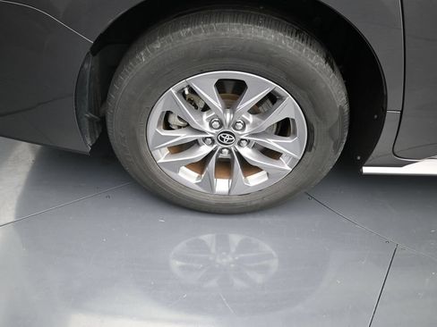 Used 2024 Toyota Sienna XLE FWD image 10