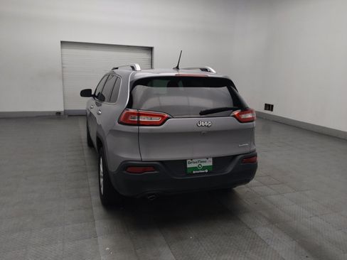 Used 2018 Jeep Cherokee Latitude FWD image 6