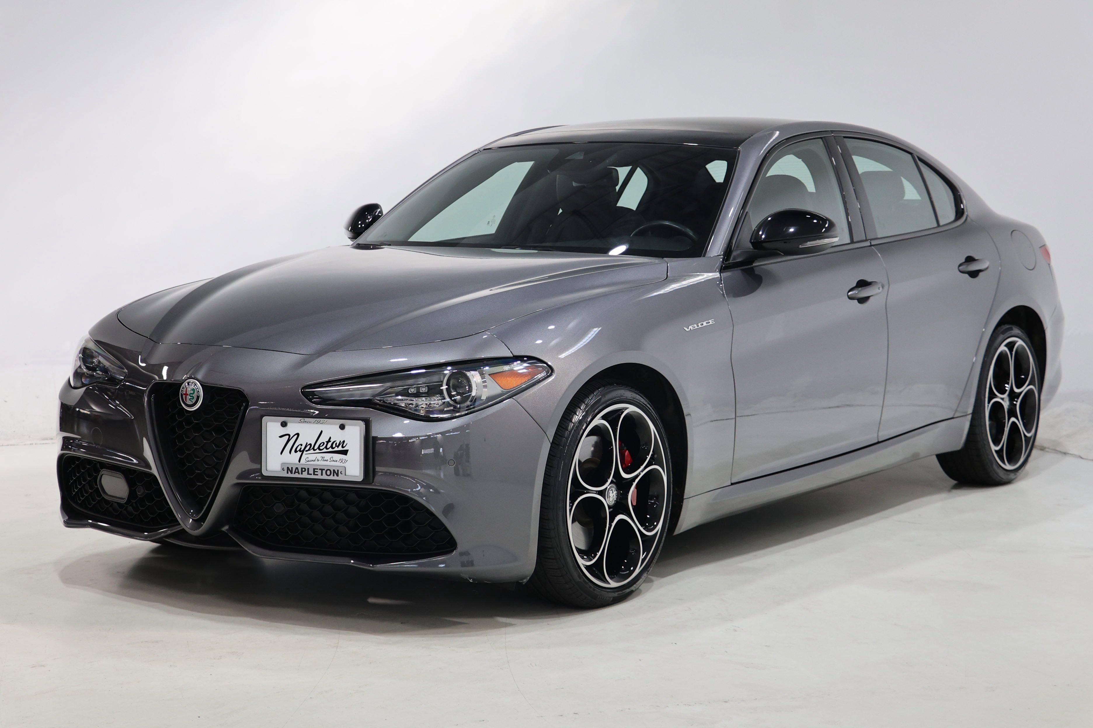 Certified 2023 Alfa Romeo Giulia Veloce AWD/4WD image 3