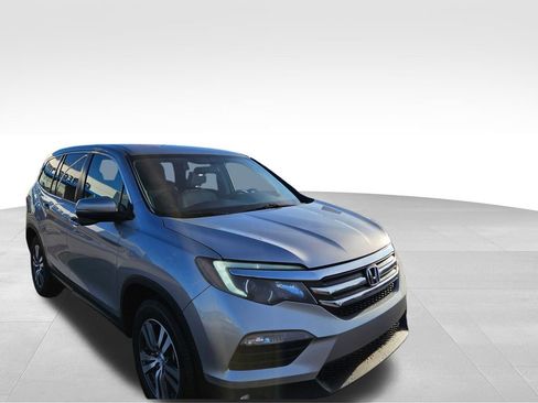 Used 2017 Honda Pilot EX image 3