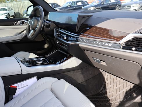Used 2026 BMW X5 xDrive40i w/ M Sport Package image 28