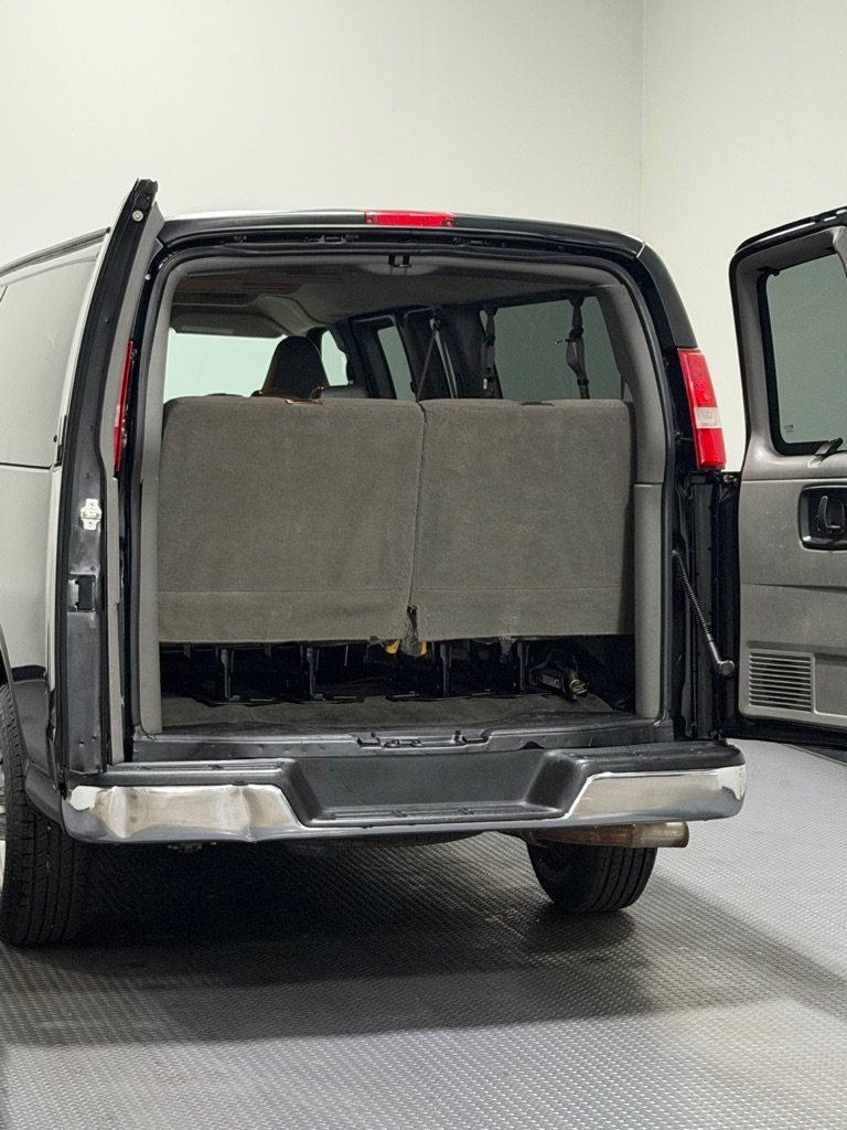 Used 2016 Chevrolet Express 3500 LT w/ LT Preferred Equipment Group RWD image 12