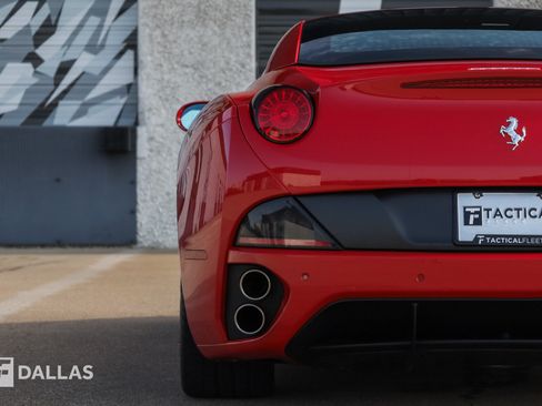 Used 2010 Ferrari California RWD image 14