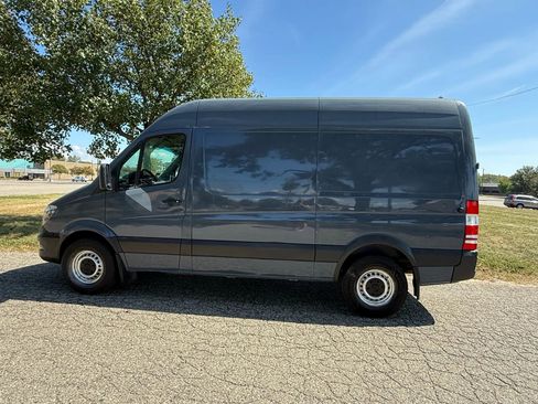 Used 2018 Mercedes-Benz Sprinter 2500 image 6